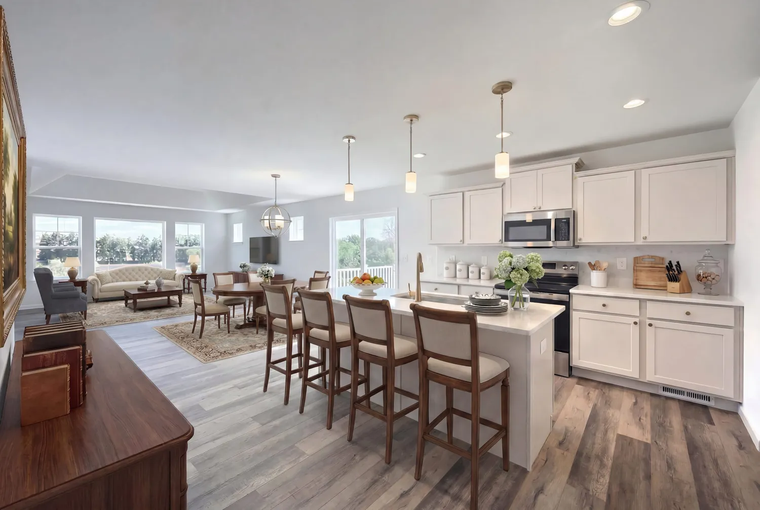 712 Country Club Dr staged by ModelMatch